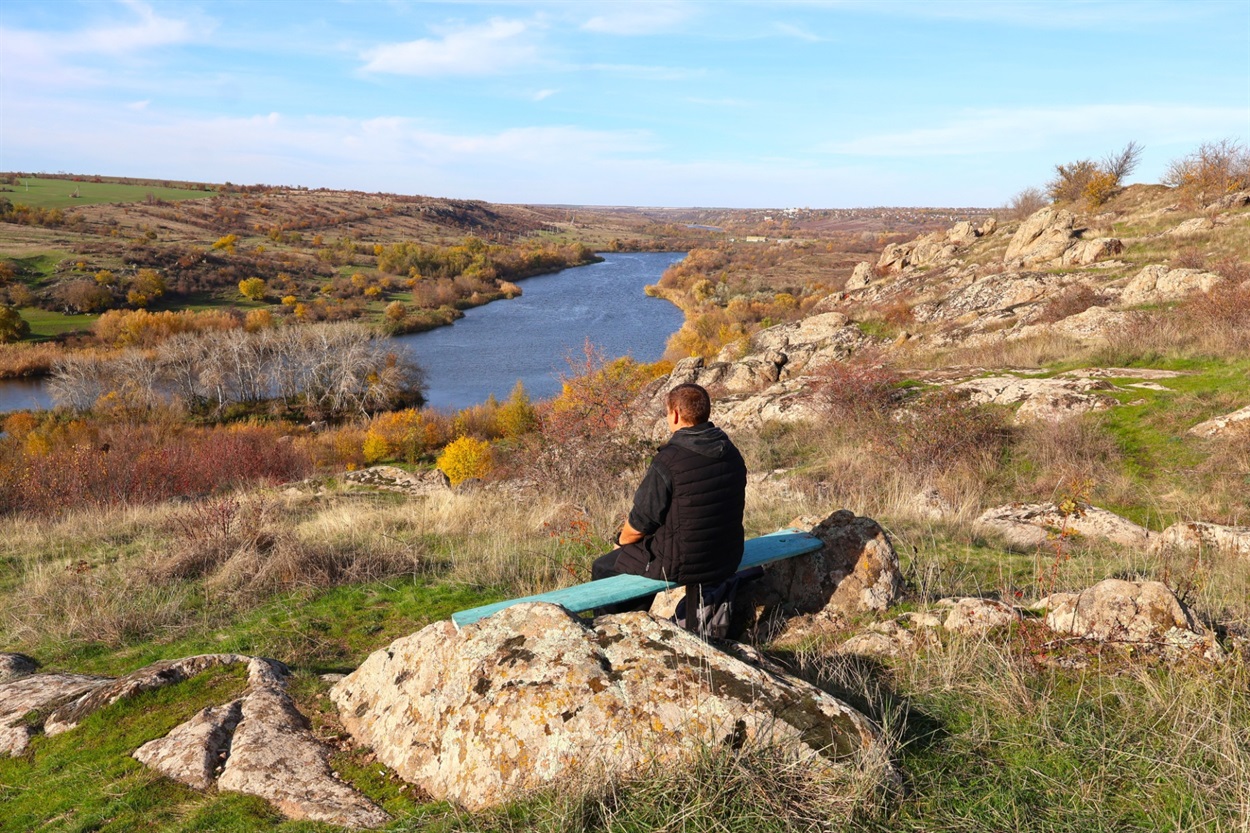 Улюблене місце ветерана на скелях Південного Бугу. 