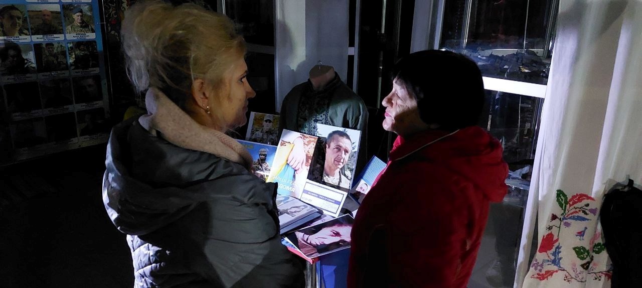 У темряві: у Південноукраїнську в музеї відбулася акція підтримки родин військовополонених