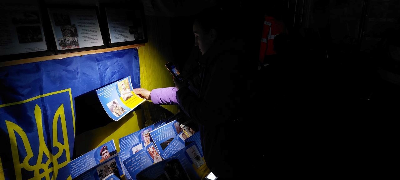 У темряві: у Південноукраїнську в музеї відбулася акція підтримки родин військовополонених