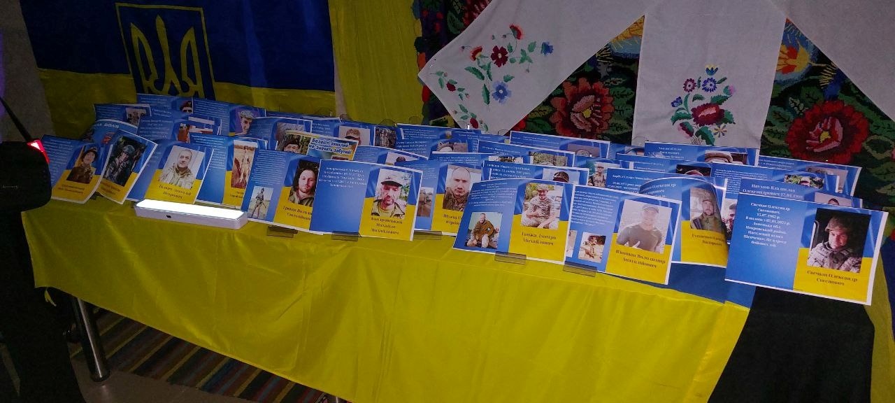У темряві: у Південноукраїнську в музеї відбулася акція підтримки родин військовополонених