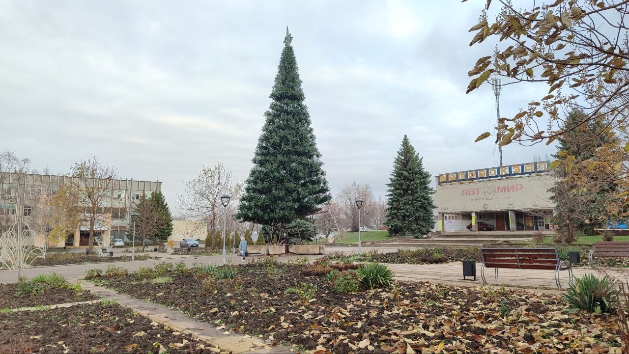 Південноукраїнськ готується до зимових свят: коли відкриють головну ялинку