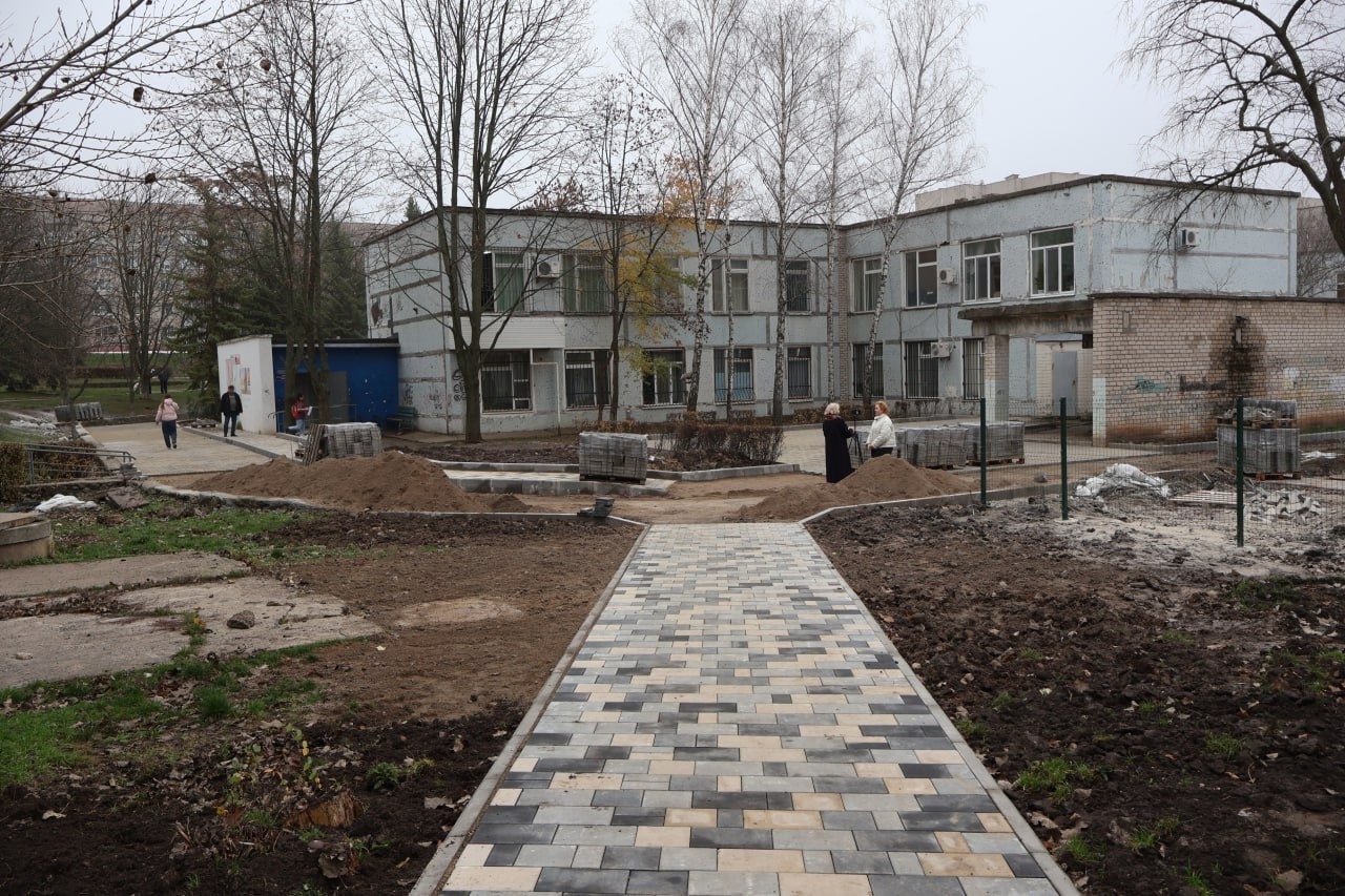 Були сходи – стали пандуси: у Південноукраїнську створюють безбар'єрний доступ. Відео