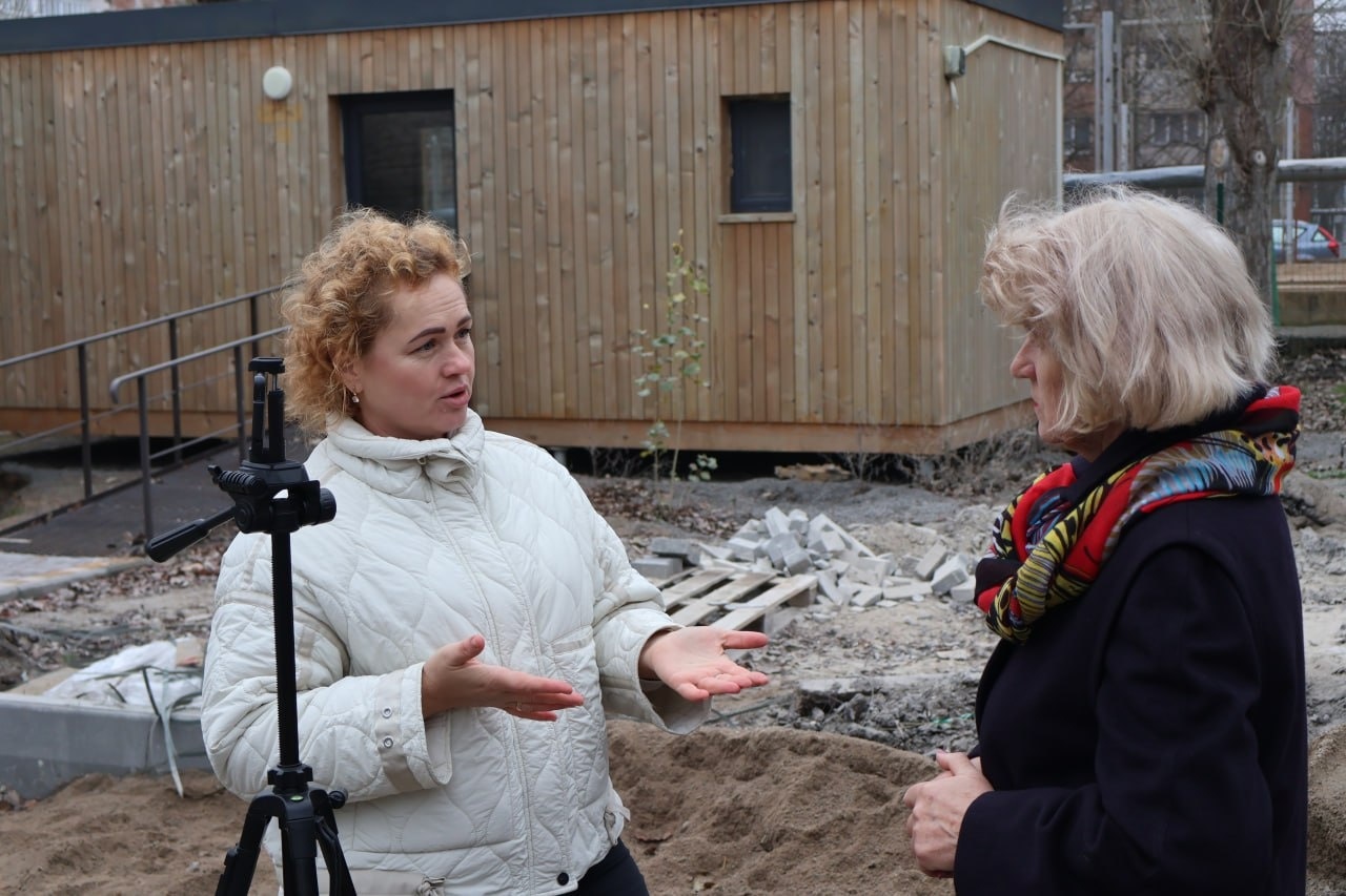 Були сходи – стали пандуси: у Південноукраїнську створюють безбар'єрний доступ. Відео