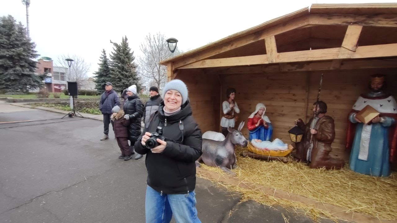 Купували, співали та ЗСУ допомагали: новорічний ярмарок у Південноукраїнську