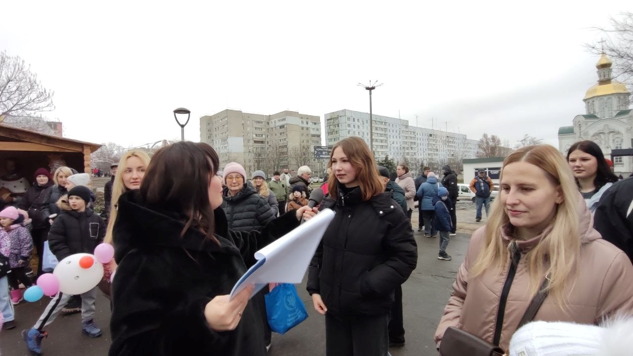 Купували, співали та ЗСУ допомагали: новорічний ярмарок у Південноукраїнську