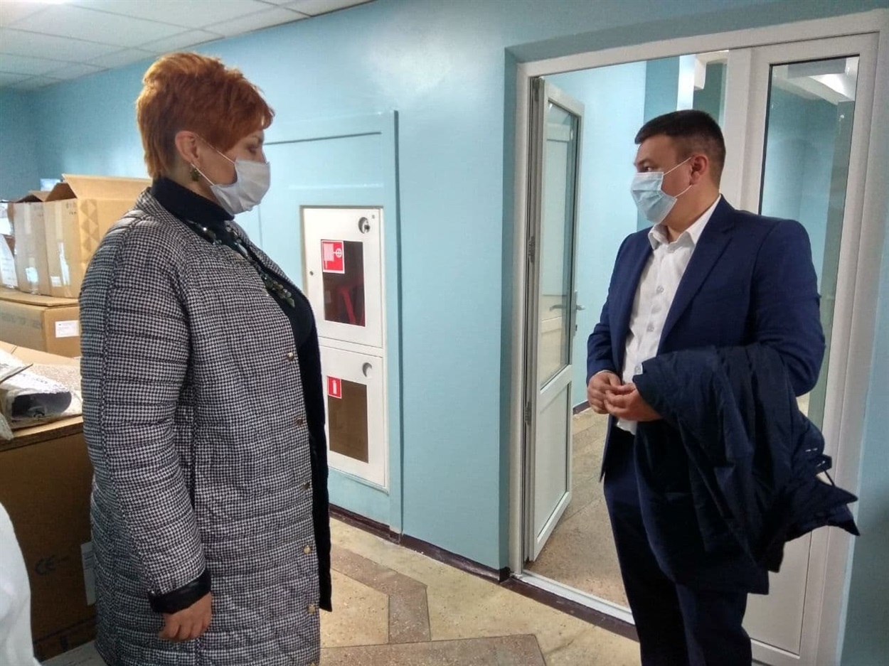 2020 рік - розмова представника Fresenius Medical Care з тодішньою директоркою лікарні Людмилою Левченко.