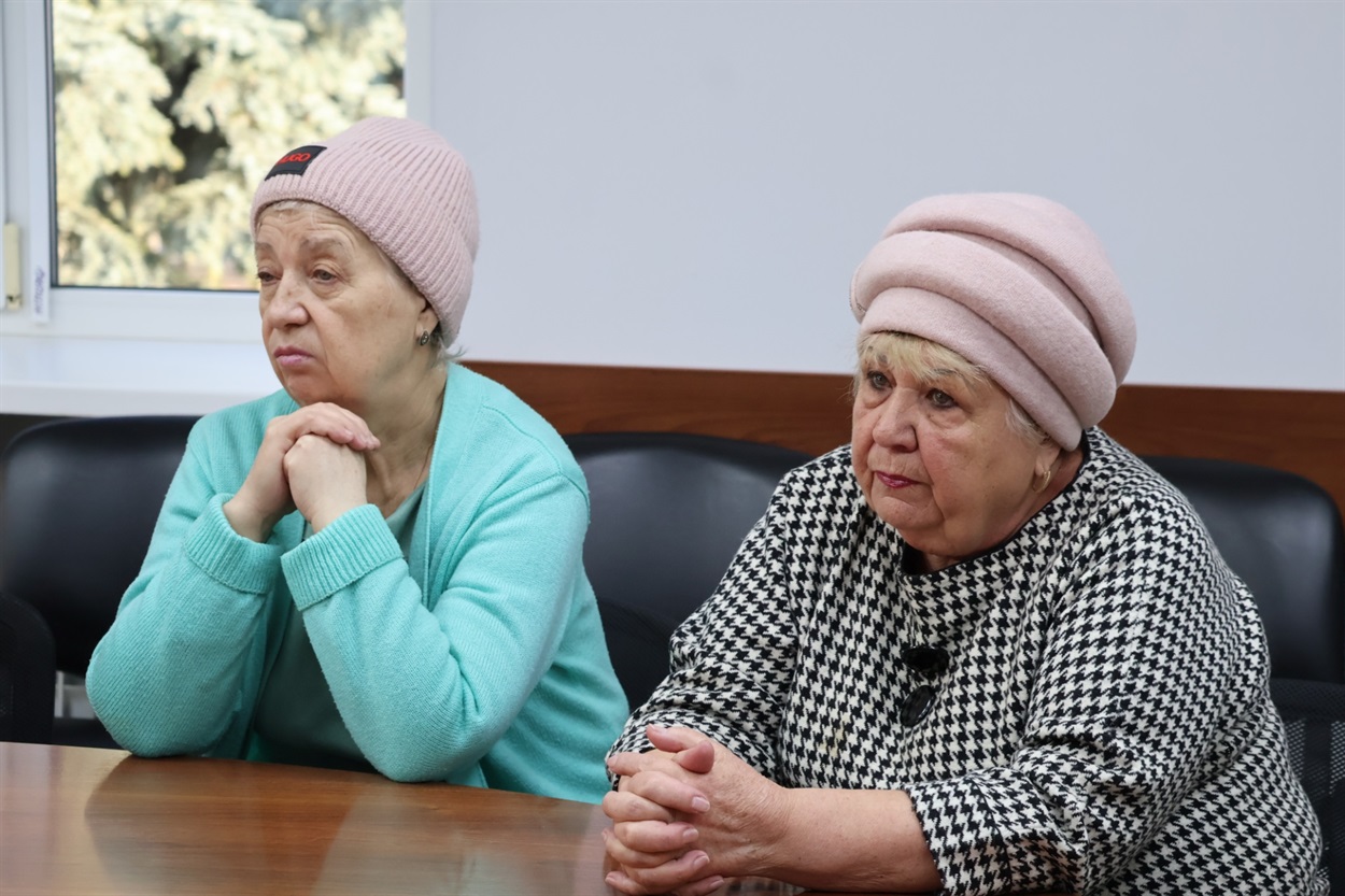 Людмила Сіроклин праворуч