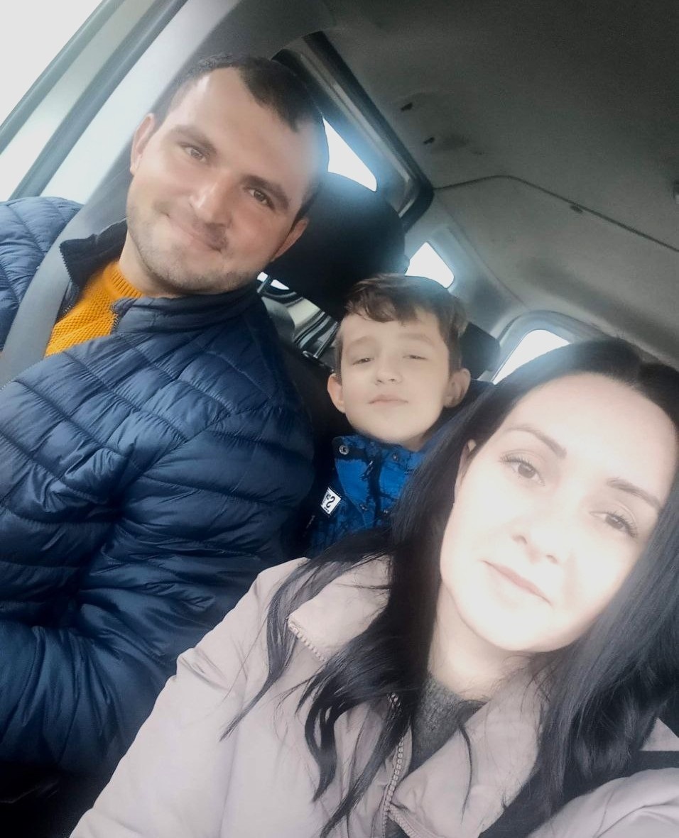 Олександр, Еліна та їхній син Артем.