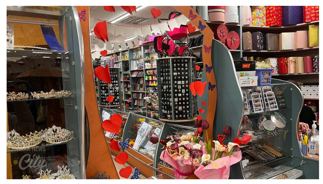 Святкове вбрання магазину «Крок»