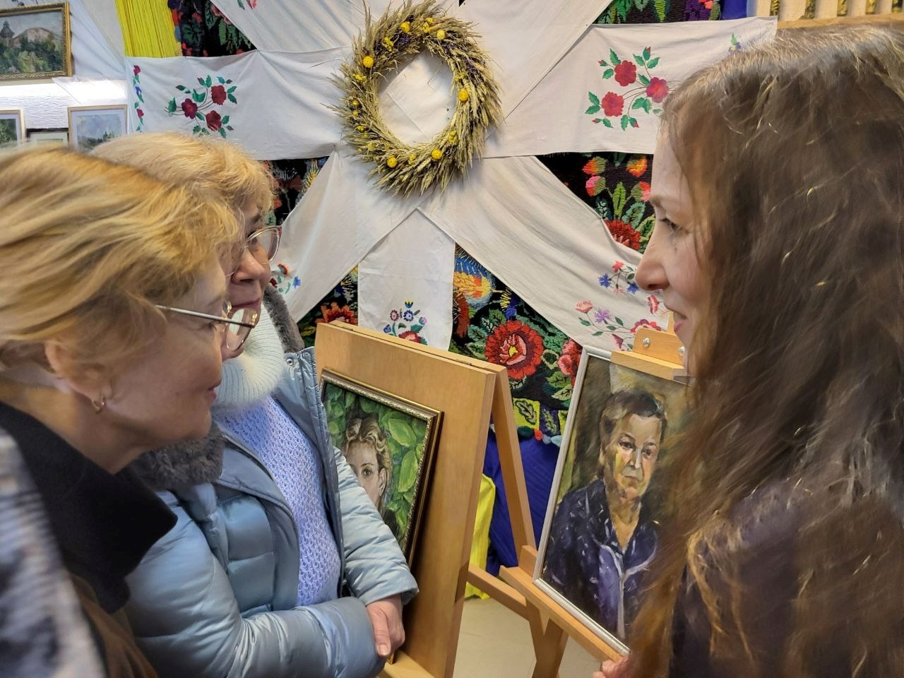 Мова барв – мова душі Наталії Токар, художниці з Південноукраїнська. Фоторепортаж