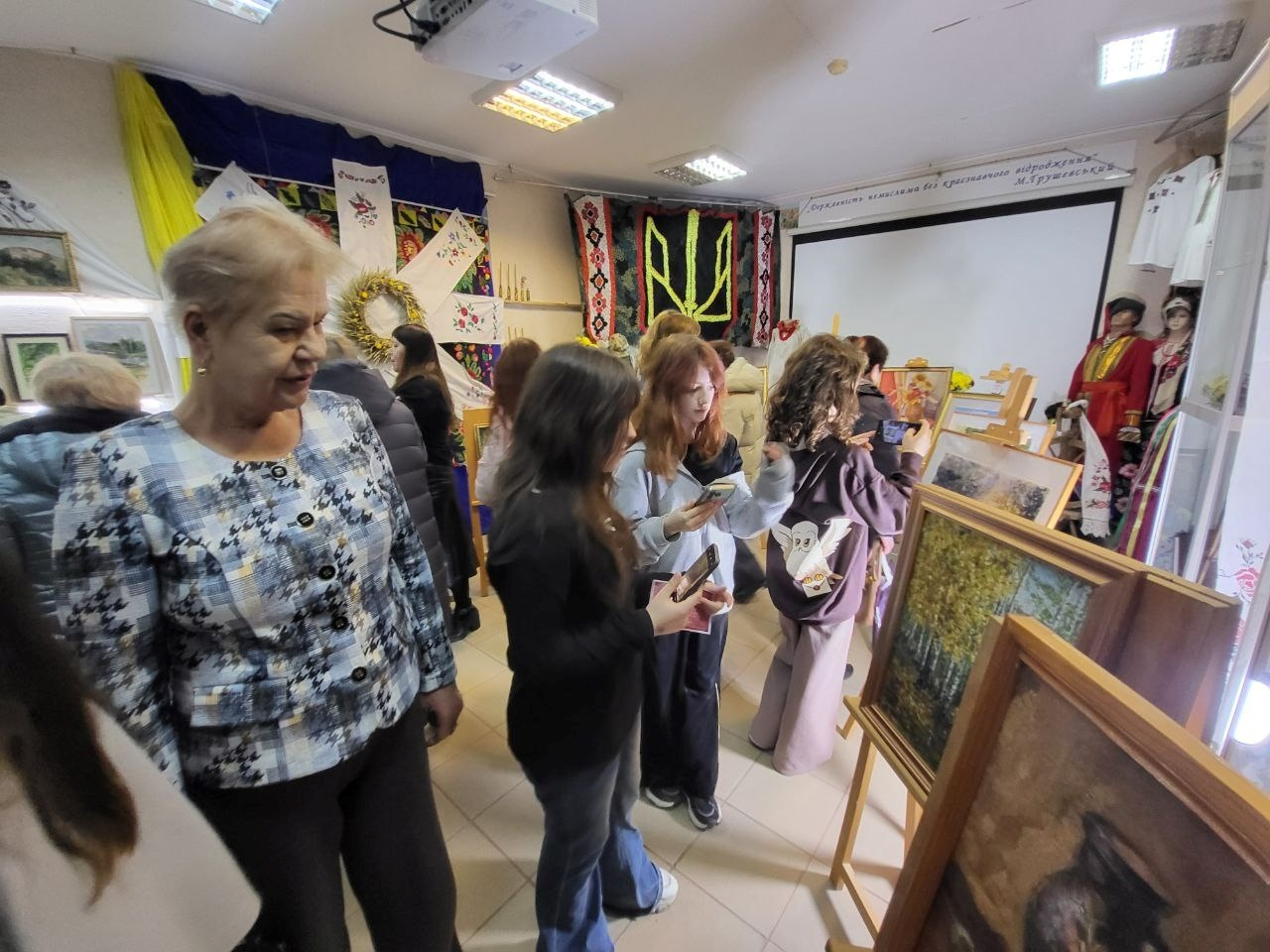 Мова барв – мова душі Наталії Токар, художниці з Південноукраїнська. Фоторепортаж