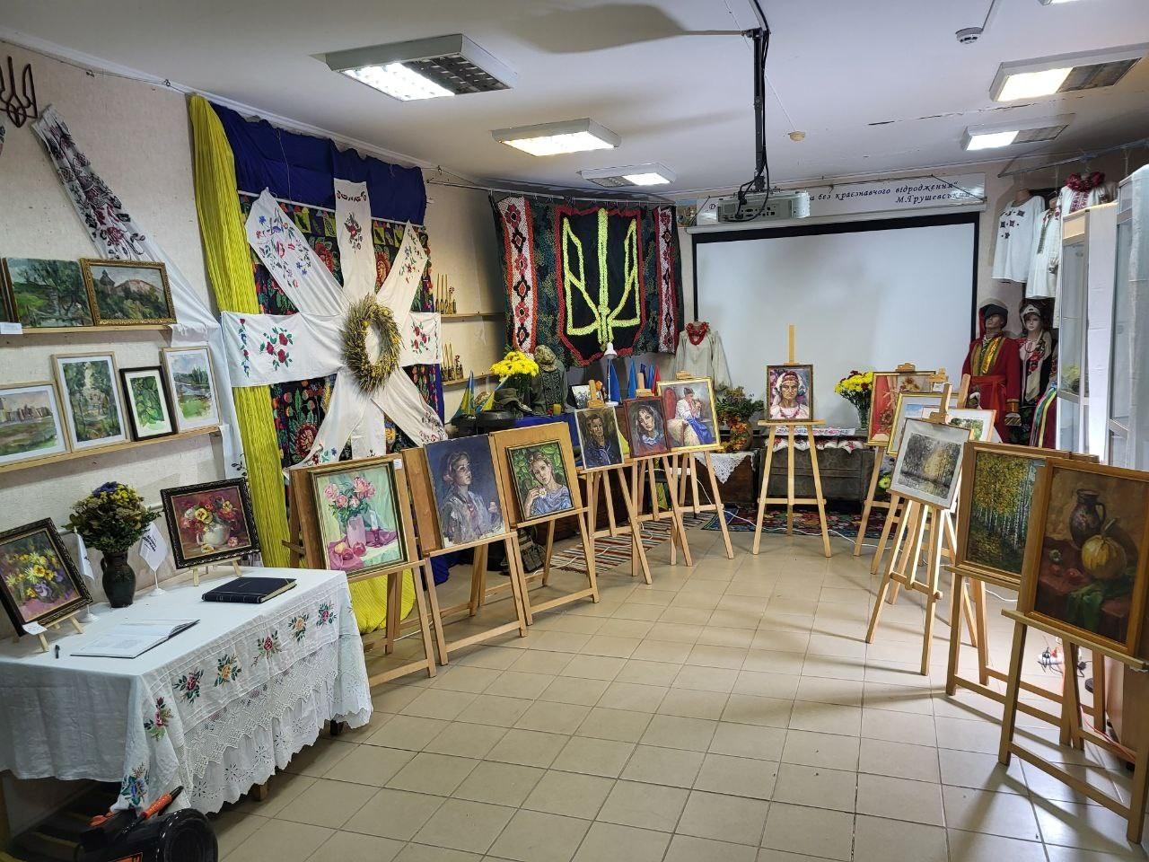 Мова барв – мова душі Наталії Токар, художниці з Південноукраїнська. Фоторепортаж
