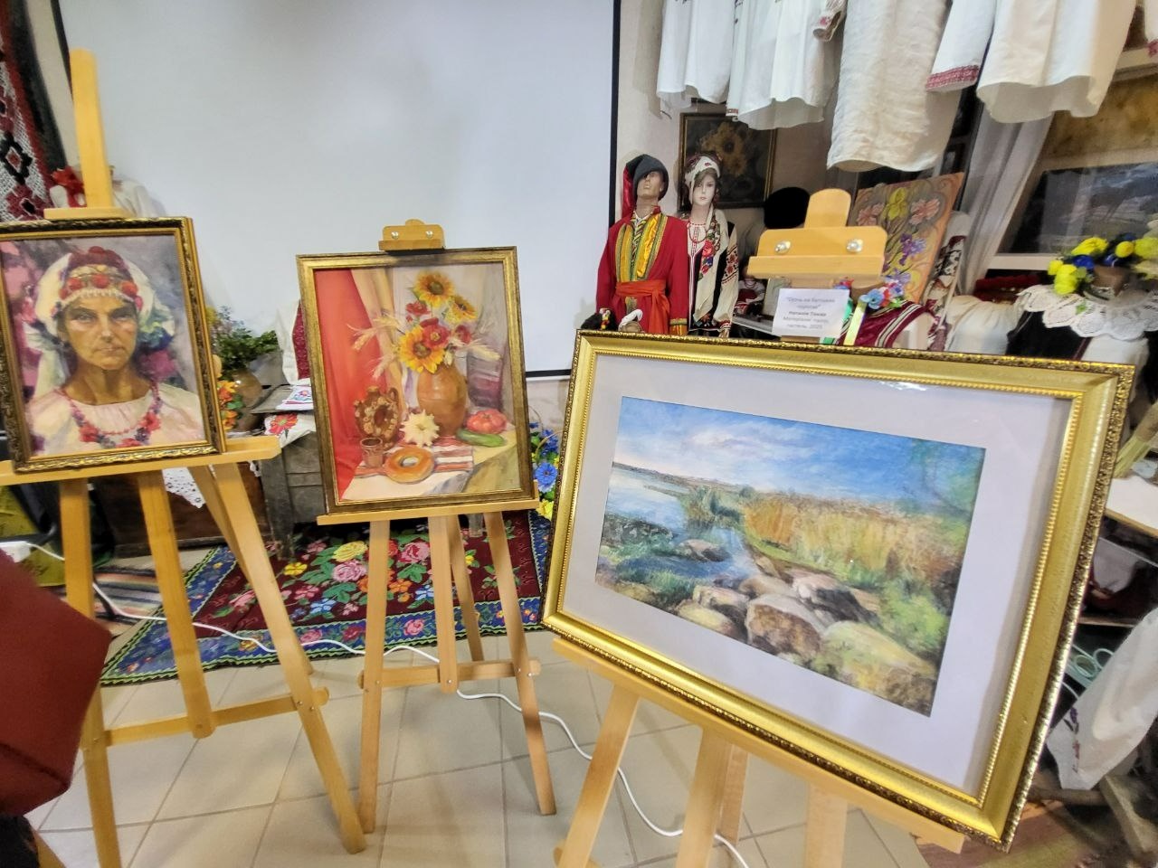 Мова барв – мова душі Наталії Токар, художниці з Південноукраїнська. Фоторепортаж