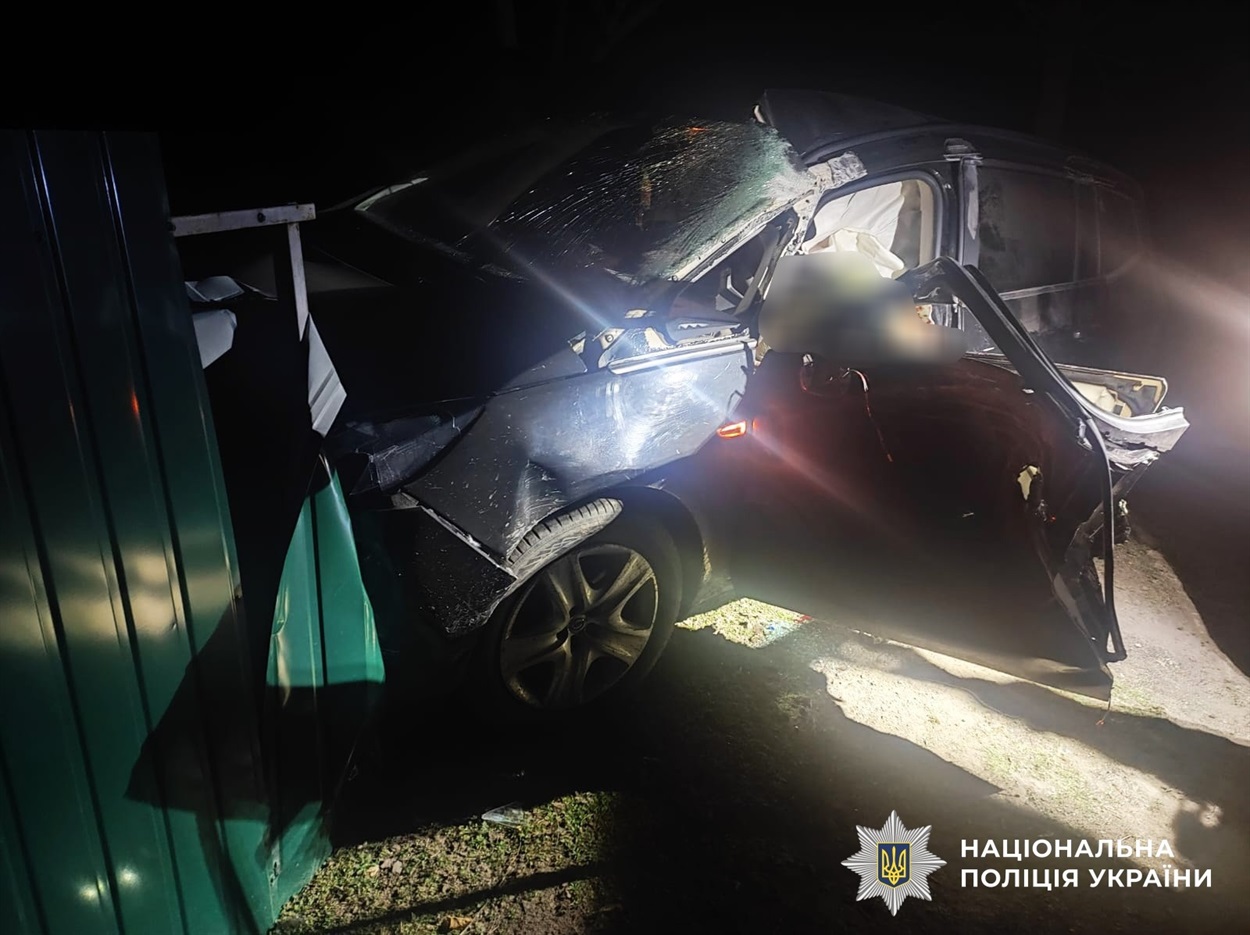 Втратив керування і життя: на Вознесенщині Opel Zafira протаранив паркан