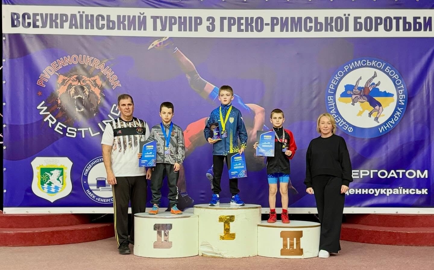 Залізний характер і «золотий врожай»: тріумф південноукраїнських борців на домашньому килимі