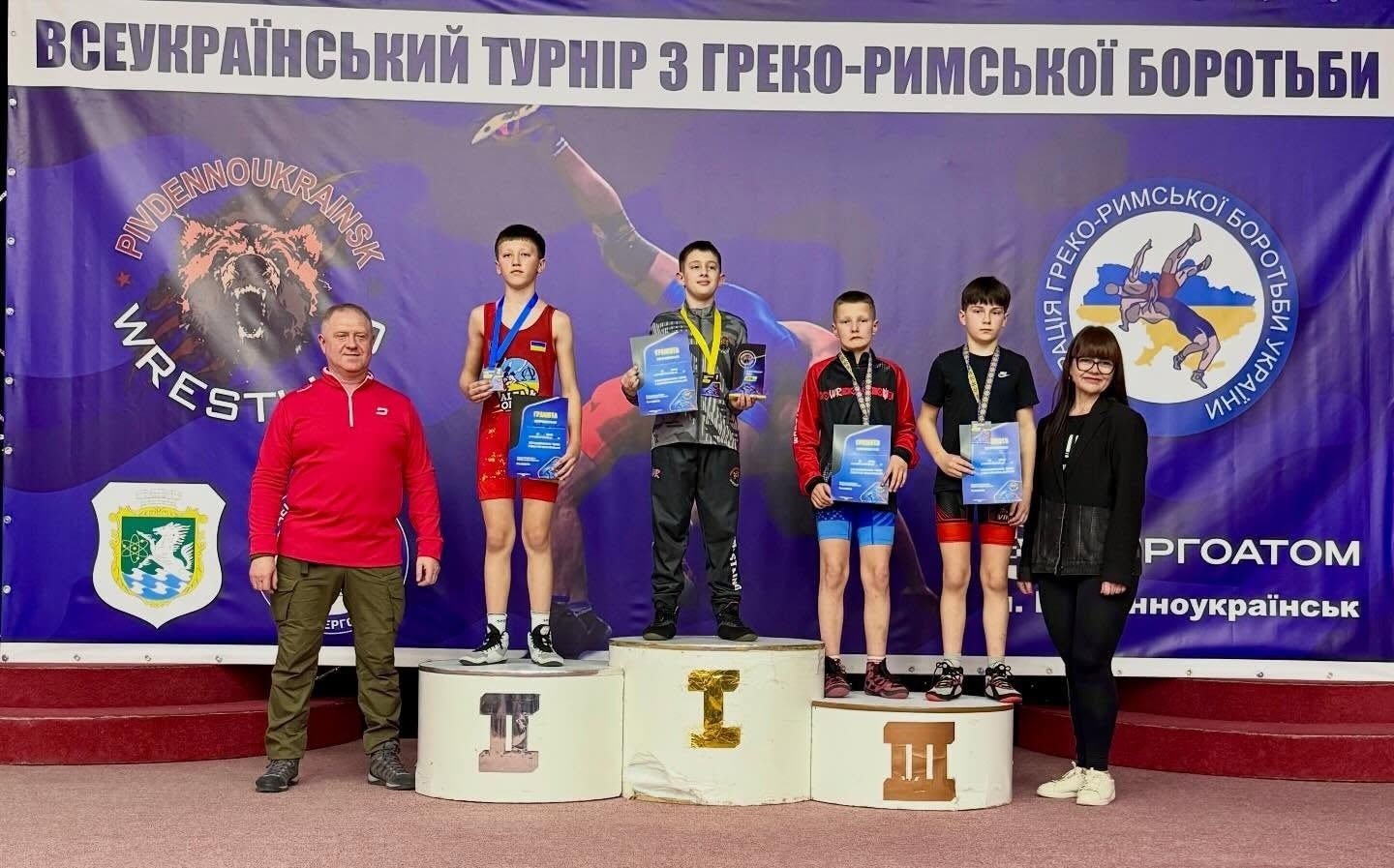 Залізний характер і «золотий врожай»: тріумф південноукраїнських борців на домашньому килимі
