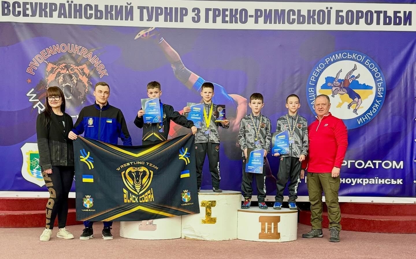 Залізний характер і «золотий врожай»: тріумф південноукраїнських борців на домашньому килимі
