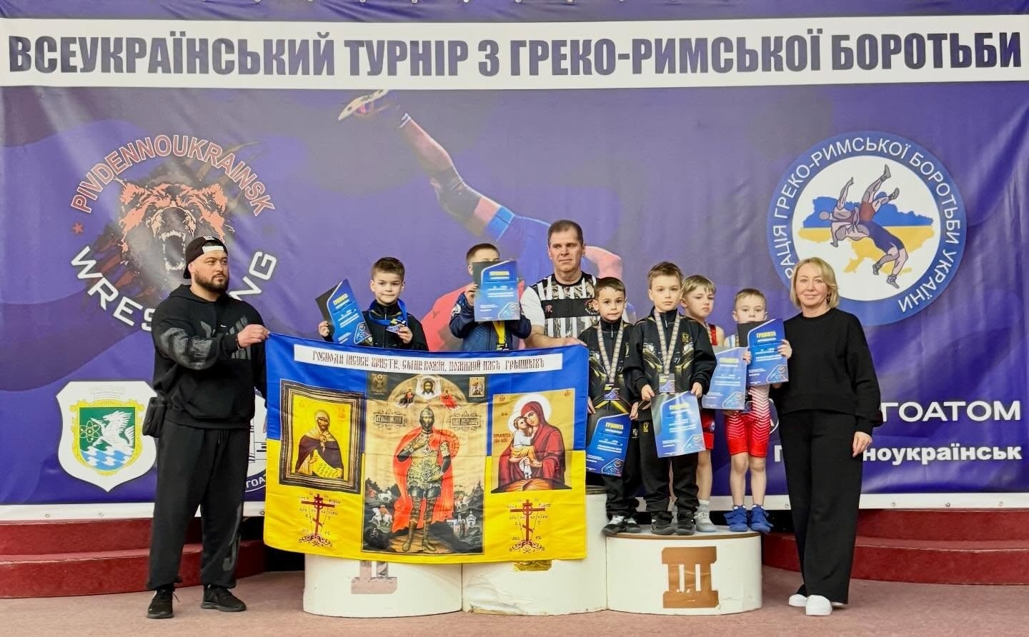 Залізний характер і «золотий врожай»: тріумф південноукраїнських борців на домашньому килимі