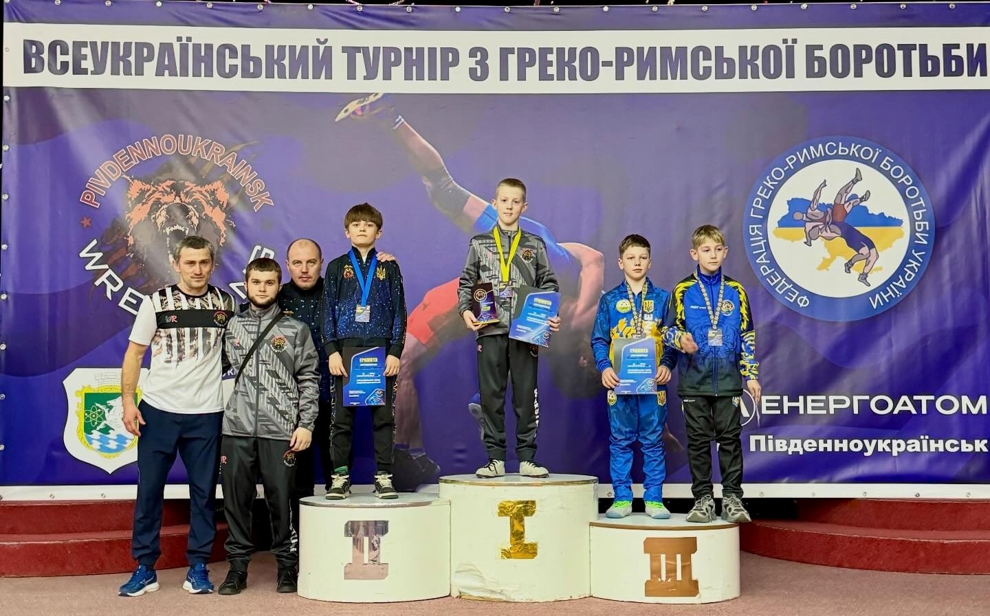 Залізний характер і «золотий врожай»: тріумф південноукраїнських борців на домашньому килимі
