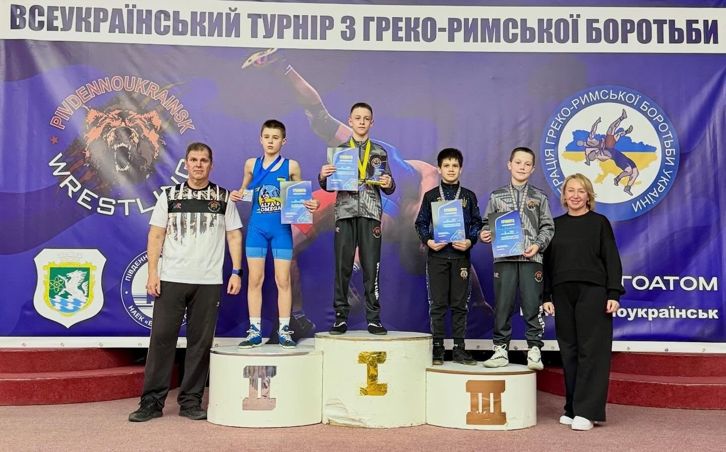 Залізний характер і «золотий врожай»: тріумф південноукраїнських борців на домашньому килимі