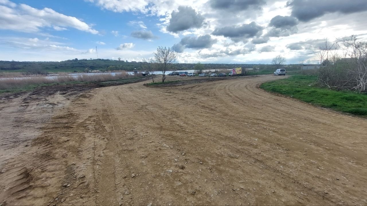 До поромної переправи відремонтували дорогу. Хто цей благодійник?