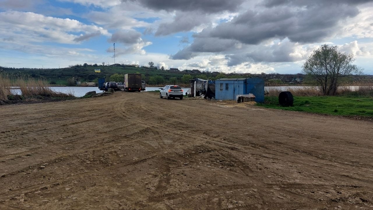 До поромної переправи відремонтували дорогу. Хто цей благодійник?