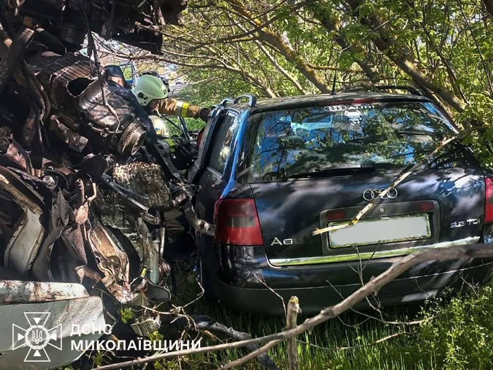 Аварія в Південноукраїнській громаді: троє поранених і розбита Audi