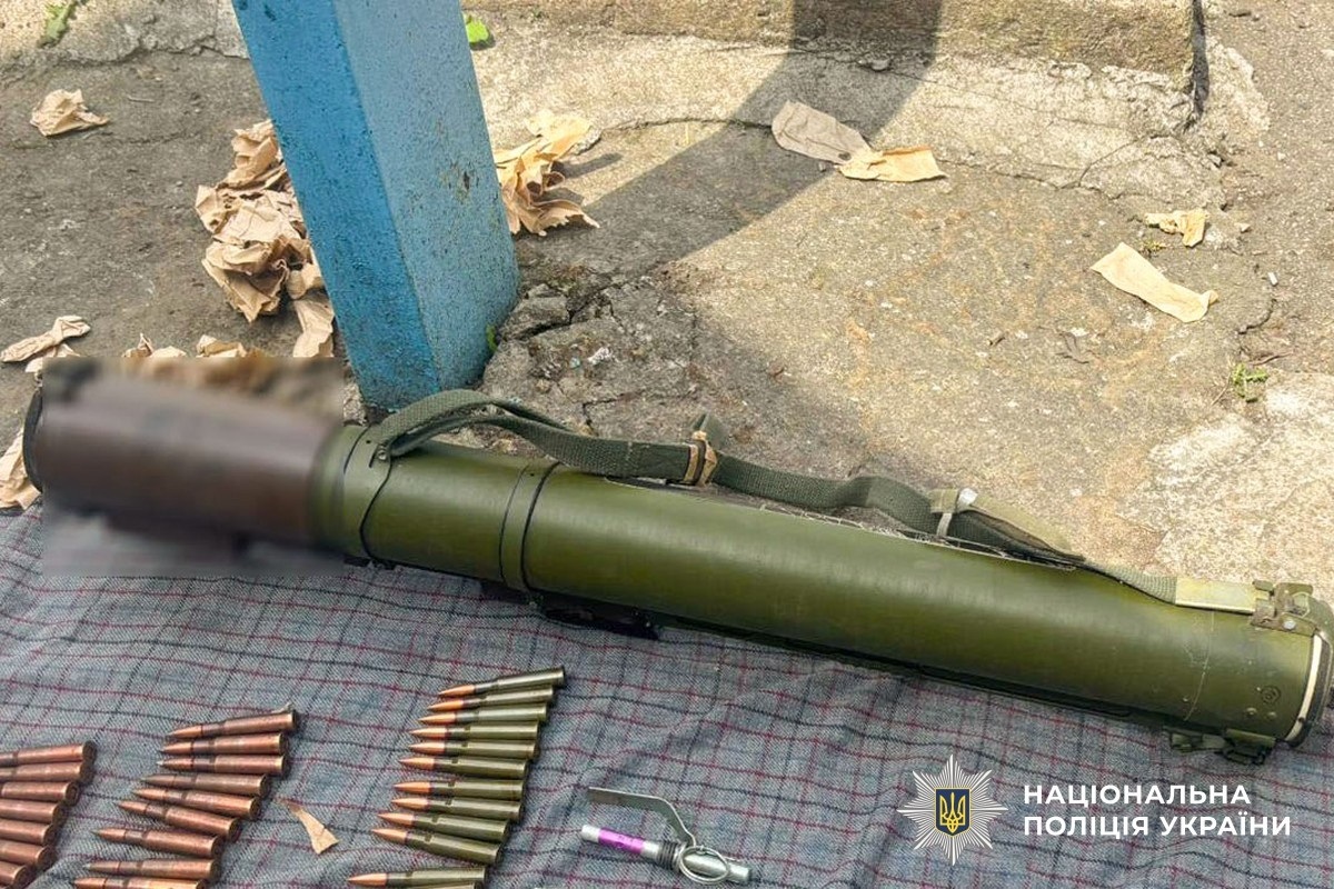 Арсенал під дахом: у Вознесенському районі розкрили схрон із гранатометом
