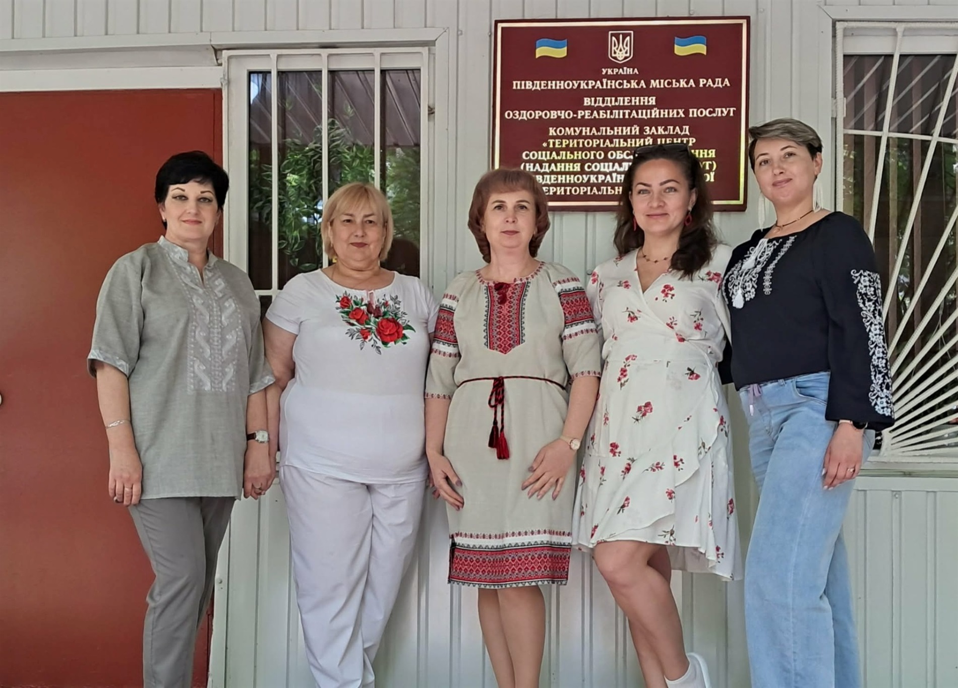 У вишиванках на роботі, навчанні й вдома: добірка фото із соцмереж південноукраїнців