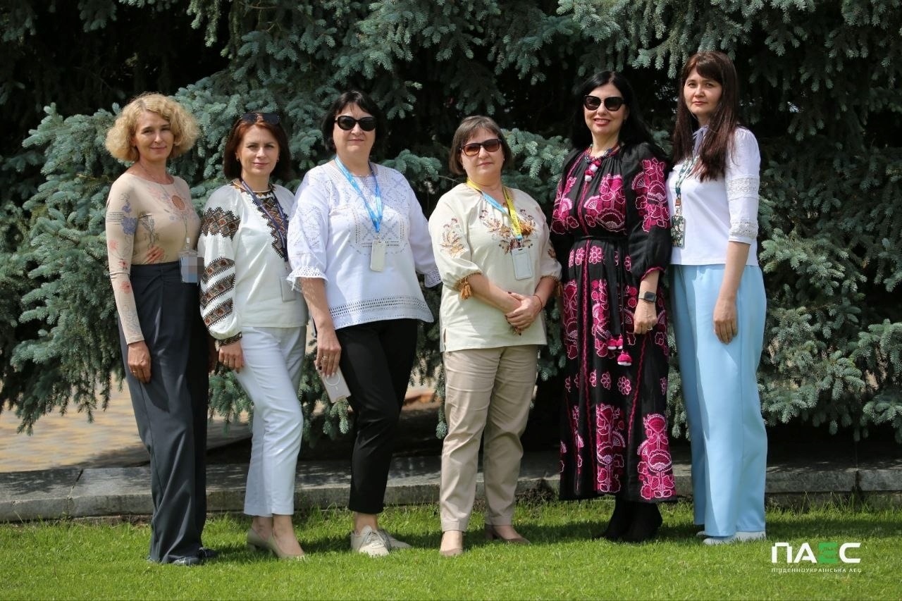 У вишиванках на роботі, навчанні й вдома: добірка фото із соцмереж південноукраїнців