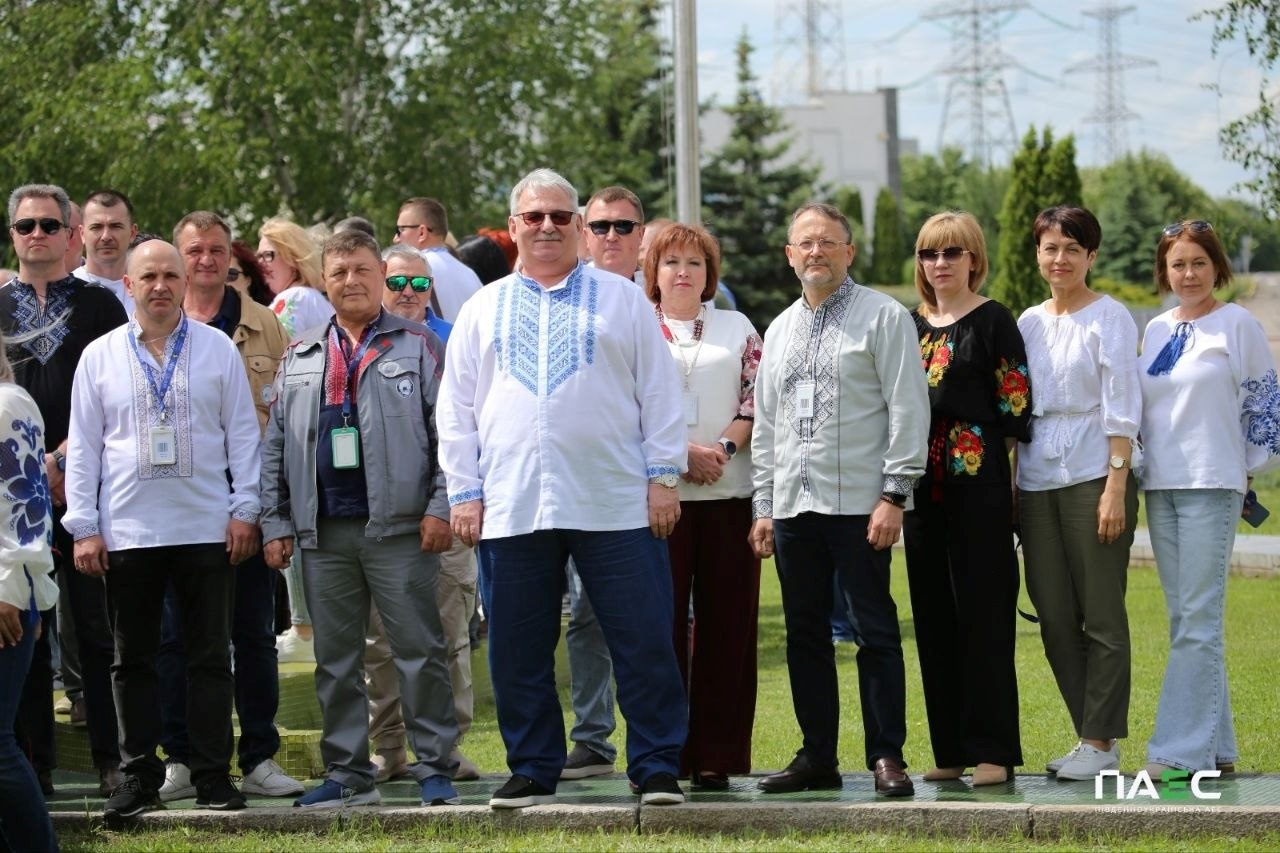 У вишиванках на роботі, навчанні й вдома: добірка фото із соцмереж південноукраїнців