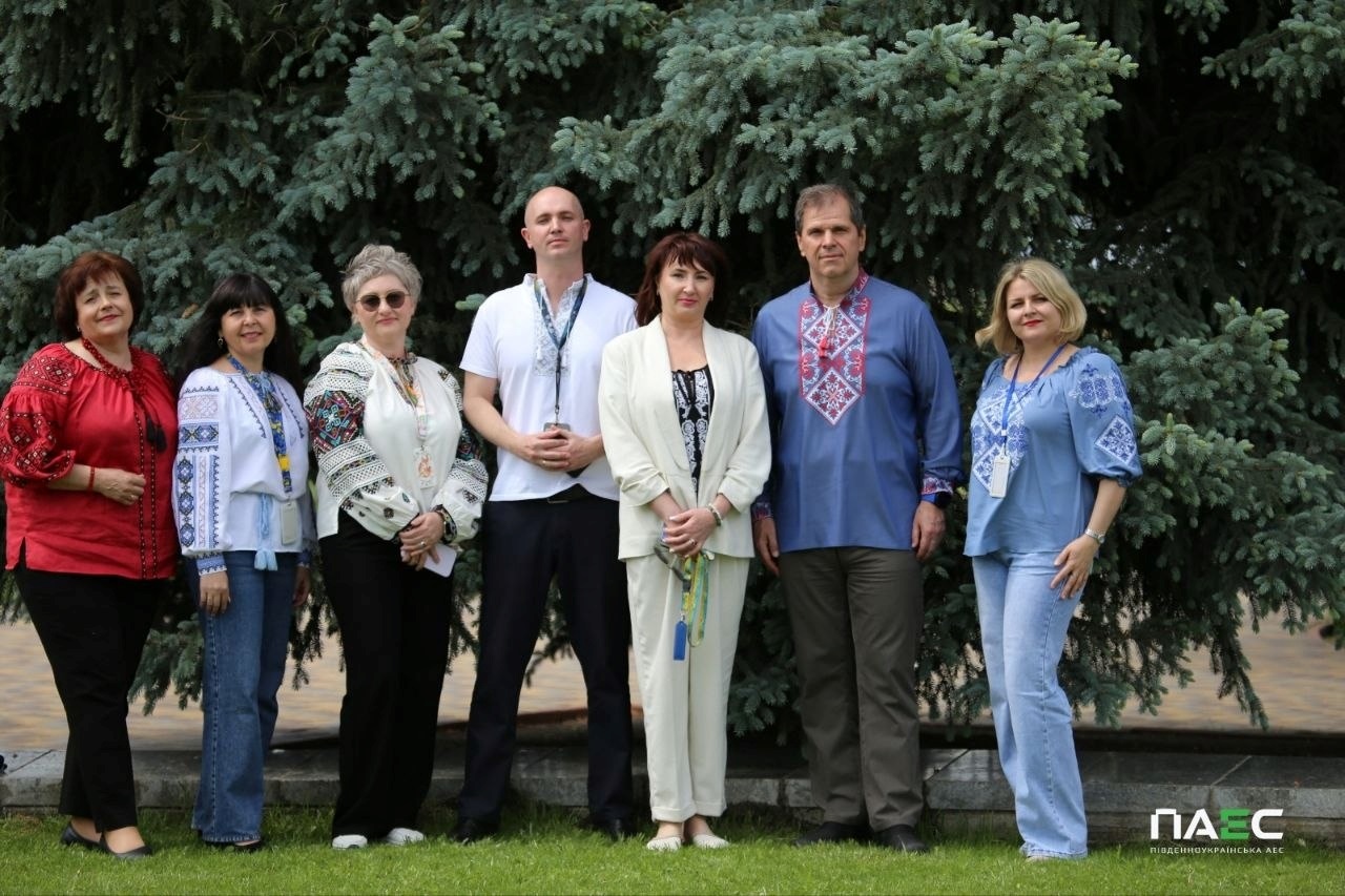 У вишиванках на роботі, навчанні й вдома: добірка фото із соцмереж південноукраїнців