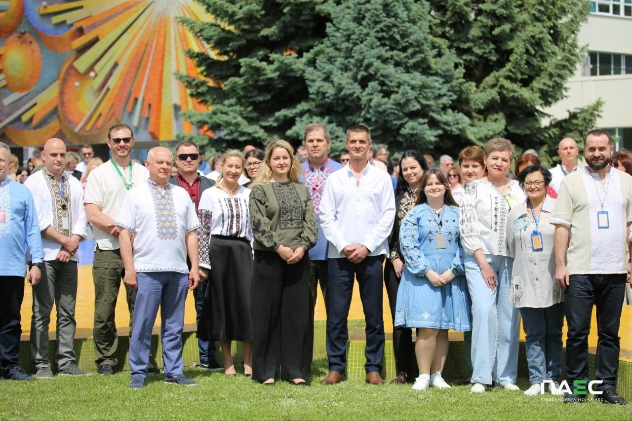 У вишиванках на роботі, навчанні й вдома: добірка фото із соцмереж південноукраїнців