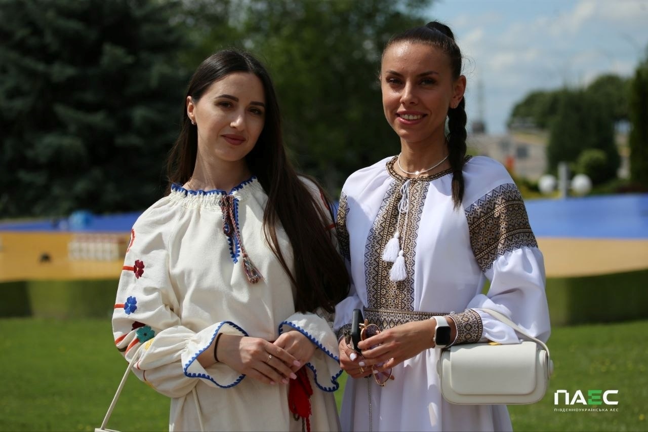 У вишиванках на роботі, навчанні й вдома: добірка фото із соцмереж південноукраїнців
