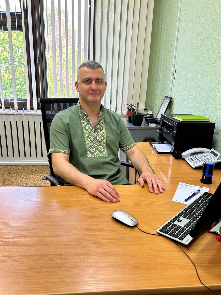 У вишиванках на роботі, навчанні й вдома: добірка фото із соцмереж південноукраїнців