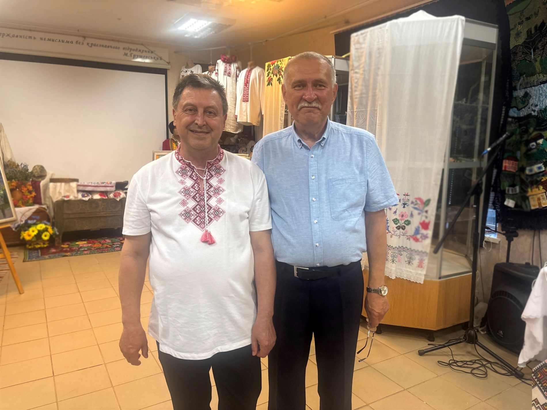 Про АЕС, молодість і творчість: Юрій Тесля зустрівся з жителями Південноукраїнська