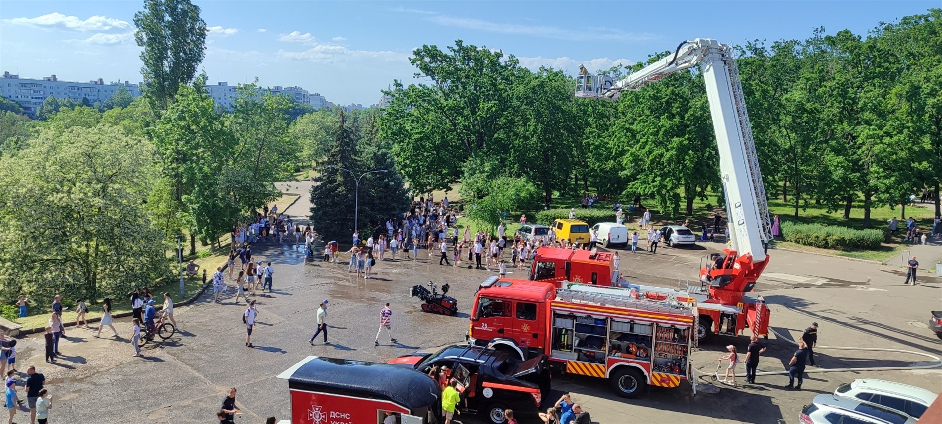 День міста у Південноукраїнську: водне шоу та концерт під зливою. Фоторепортаж
