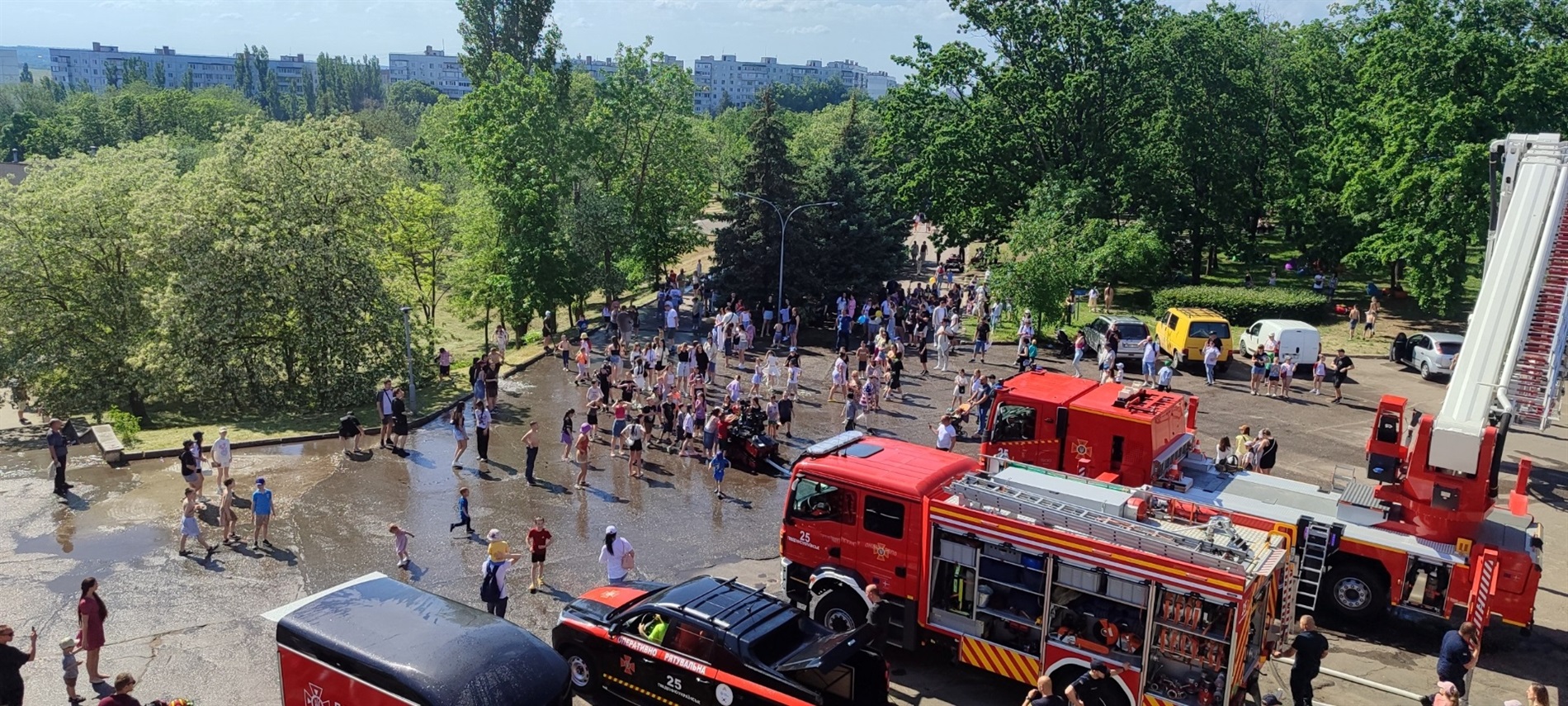 День міста у Південноукраїнську: водне шоу та концерт під зливою. Фоторепортаж