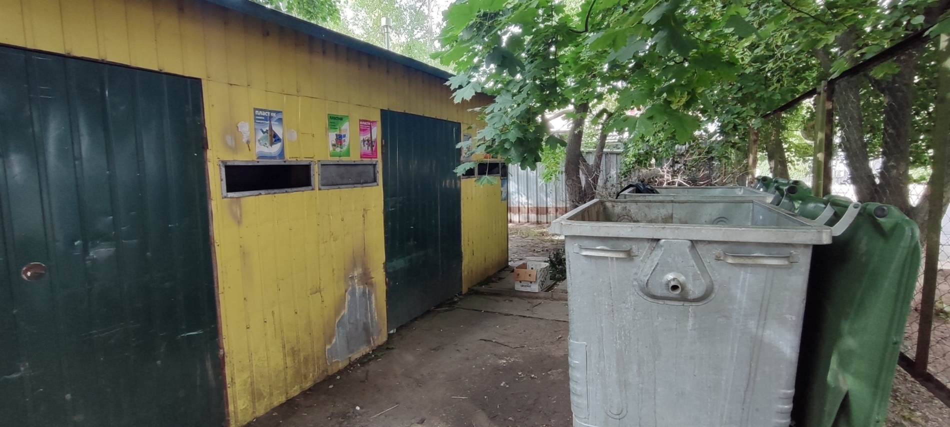Поки вітер розносить пакети по дворах Південноукраїнська, мешканці чекають на рішення