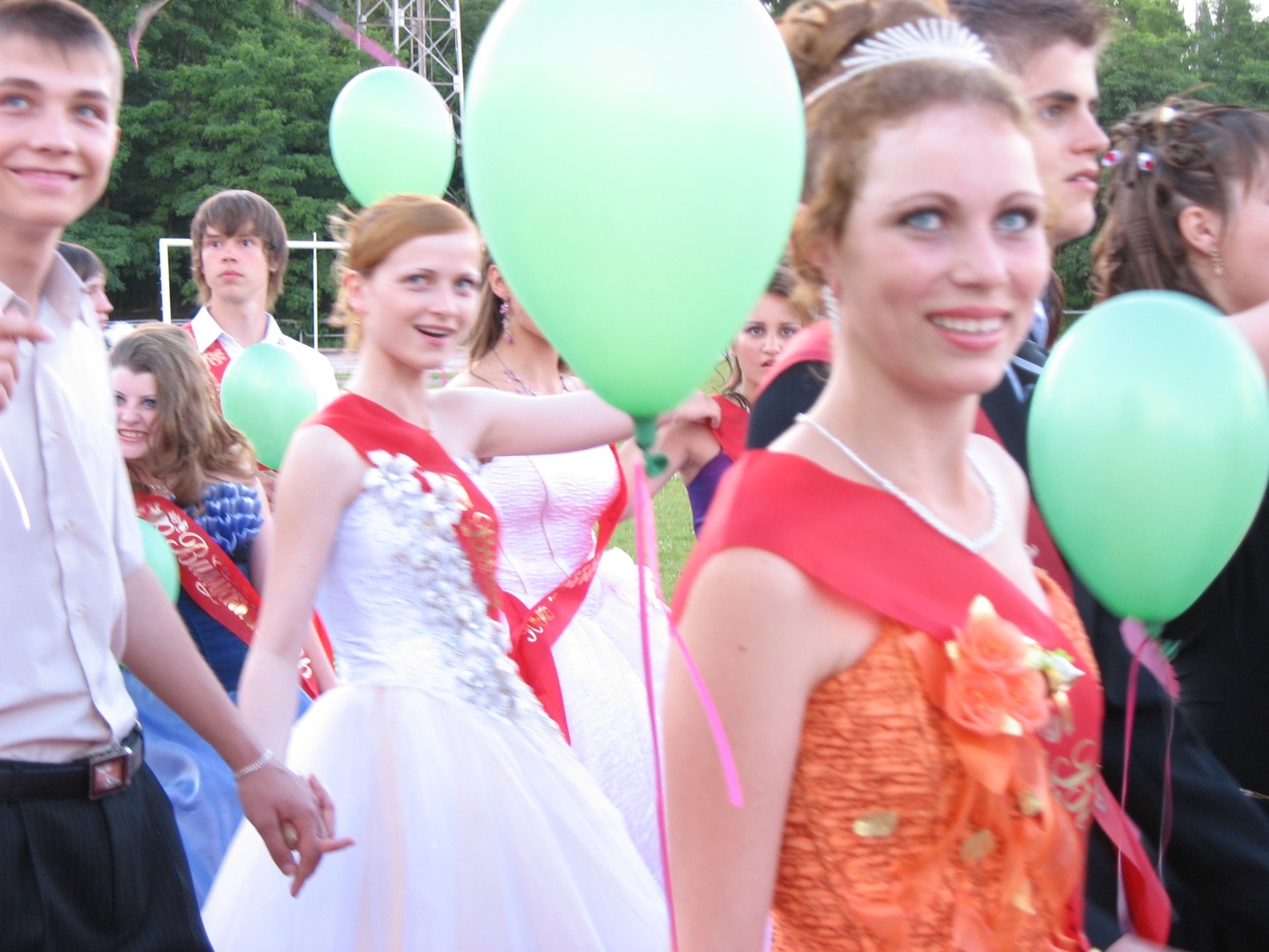 Впізнаєте себе? Архівні фото випускних Південноукраїнська 2005–2019 років