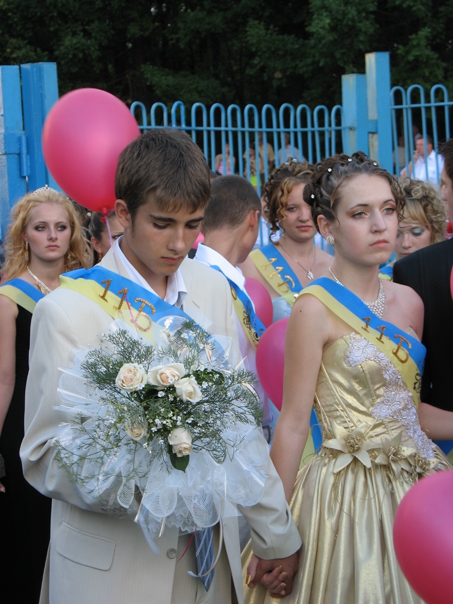 Впізнаєте себе? Архівні фото випускних Південноукраїнська 2005–2019 років
