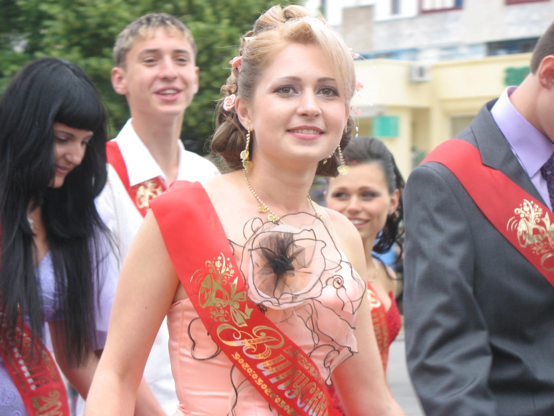 Впізнаєте себе? Архівні фото випускних Південноукраїнська 2005–2019 років