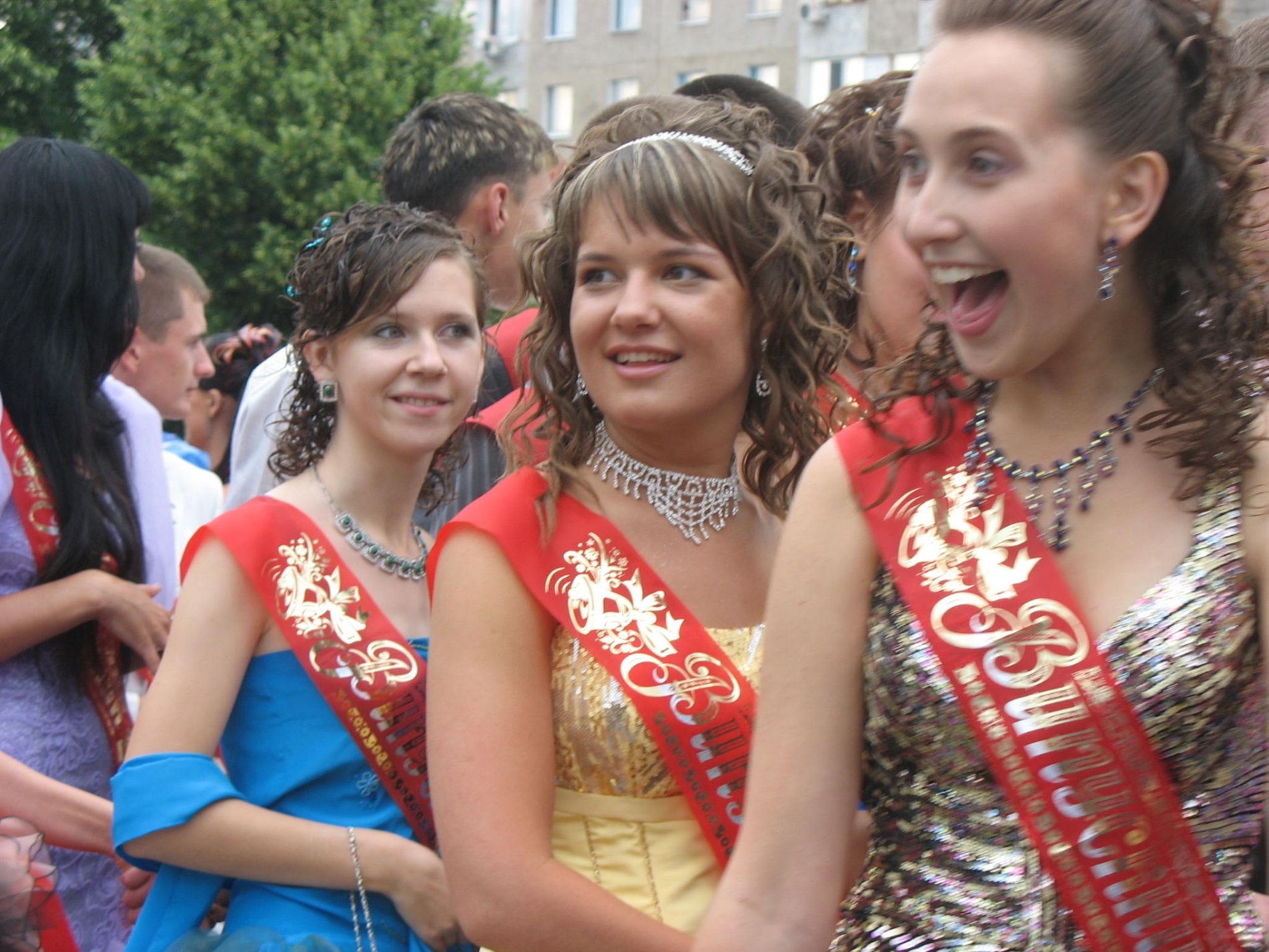 Впізнаєте себе? Архівні фото випускних Південноукраїнська 2005–2019 років