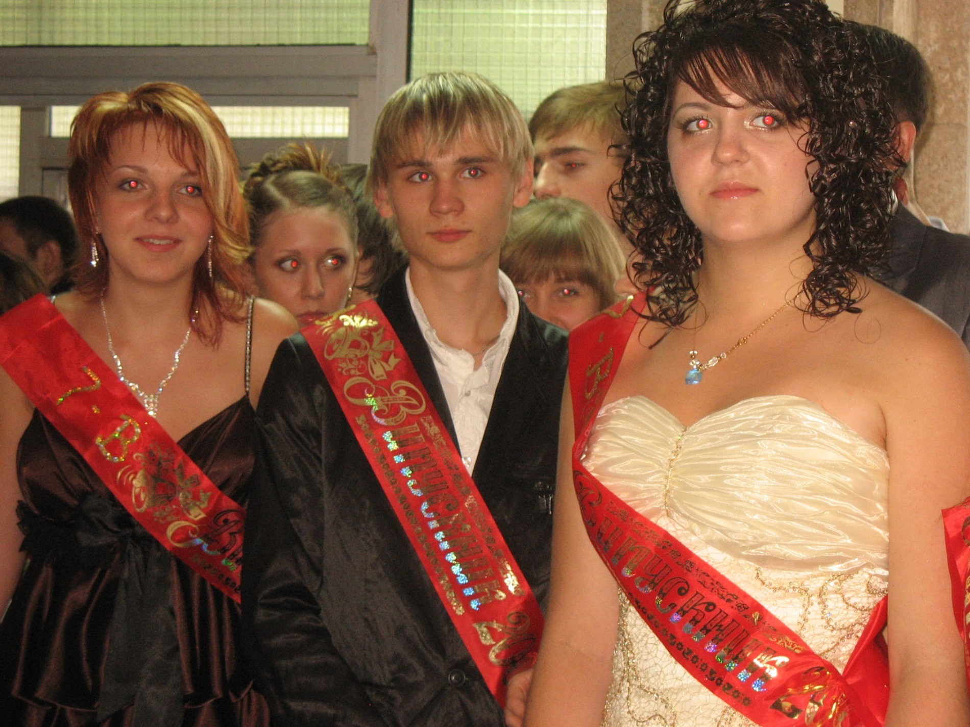 Впізнаєте себе? Архівні фото випускних Південноукраїнська 2005–2019 років