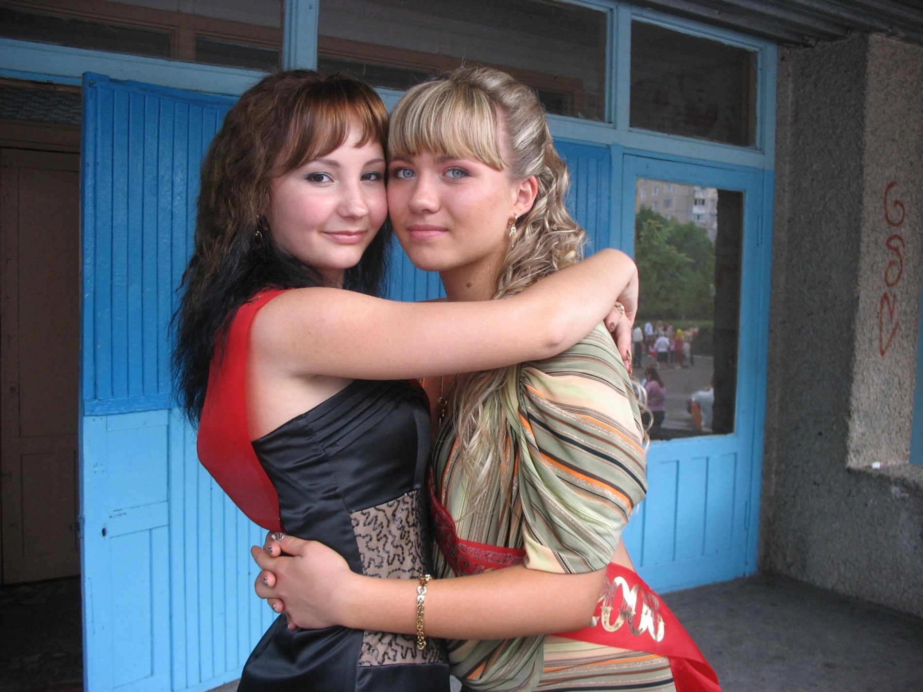 Впізнаєте себе? Архівні фото випускних Південноукраїнська 2005–2019 років