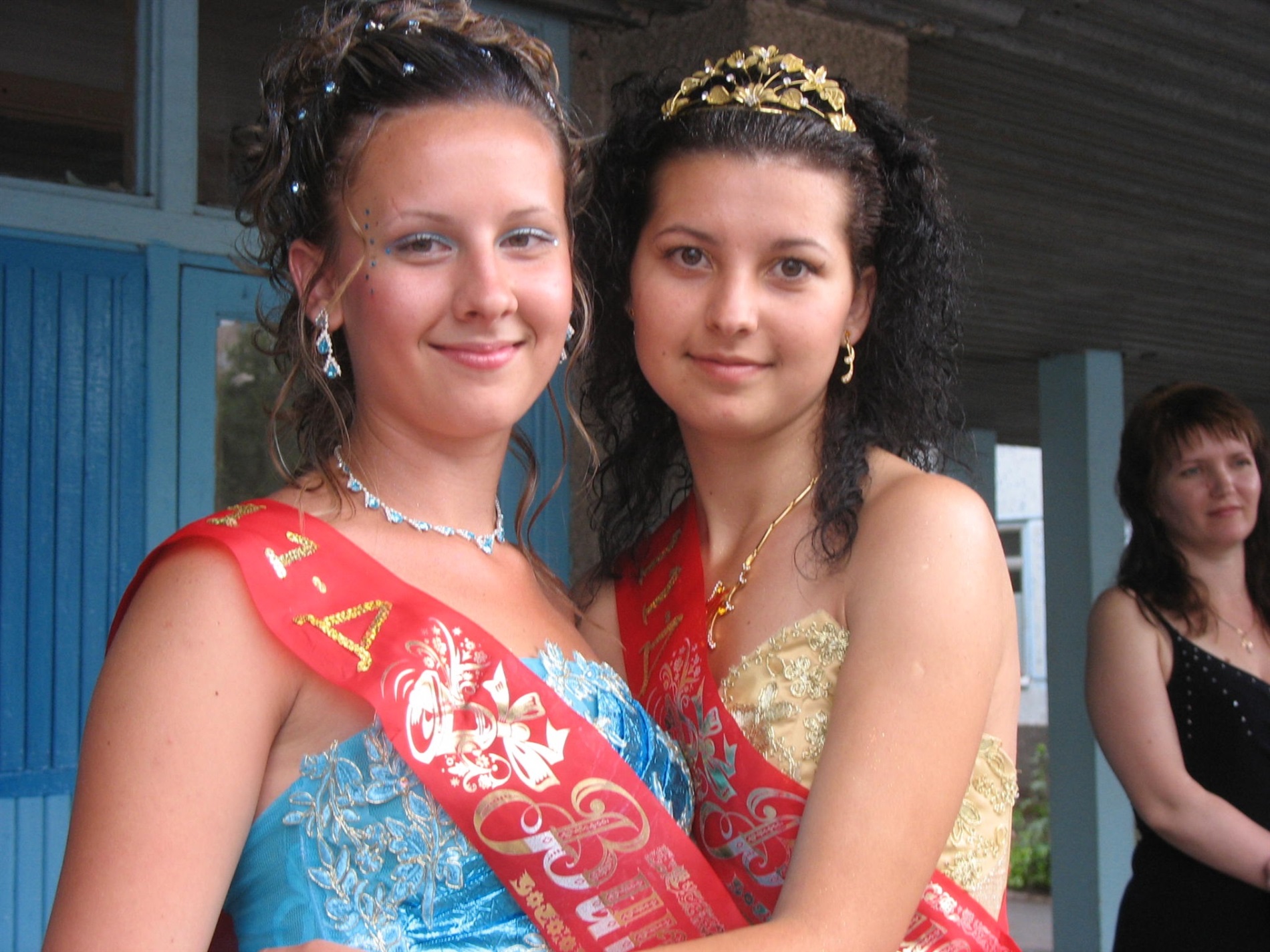 Впізнаєте себе? Архівні фото випускних Південноукраїнська 2005–2019 років