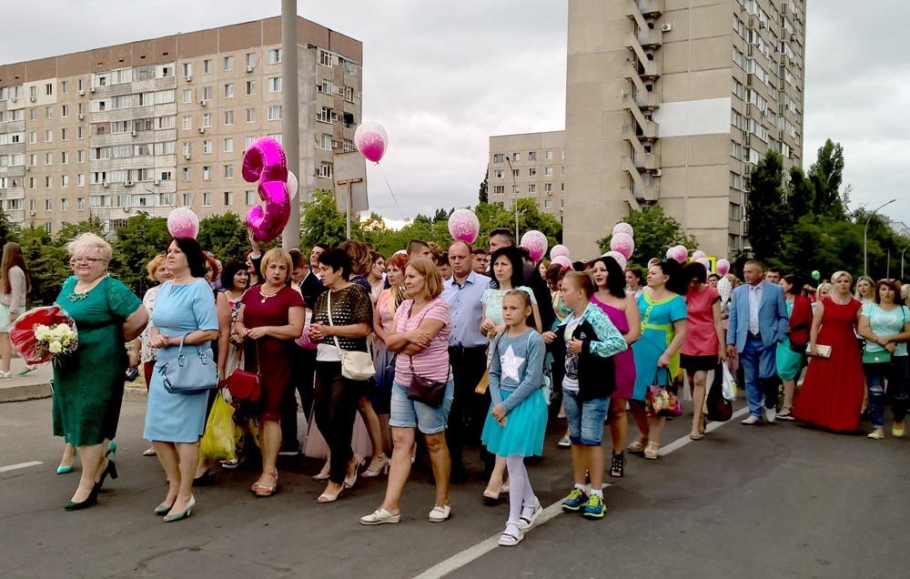 Впізнаєте себе? Архівні фото випускних Південноукраїнська 2005–2019 років