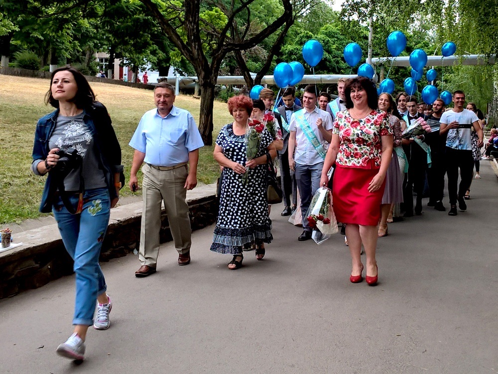 Впізнаєте себе? Архівні фото випускних Південноукраїнська 2005–2019 років