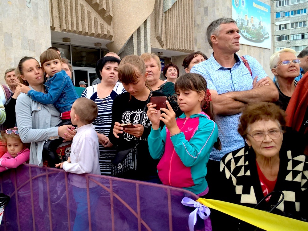 Впізнаєте себе? Архівні фото випускних Південноукраїнська 2005–2019 років