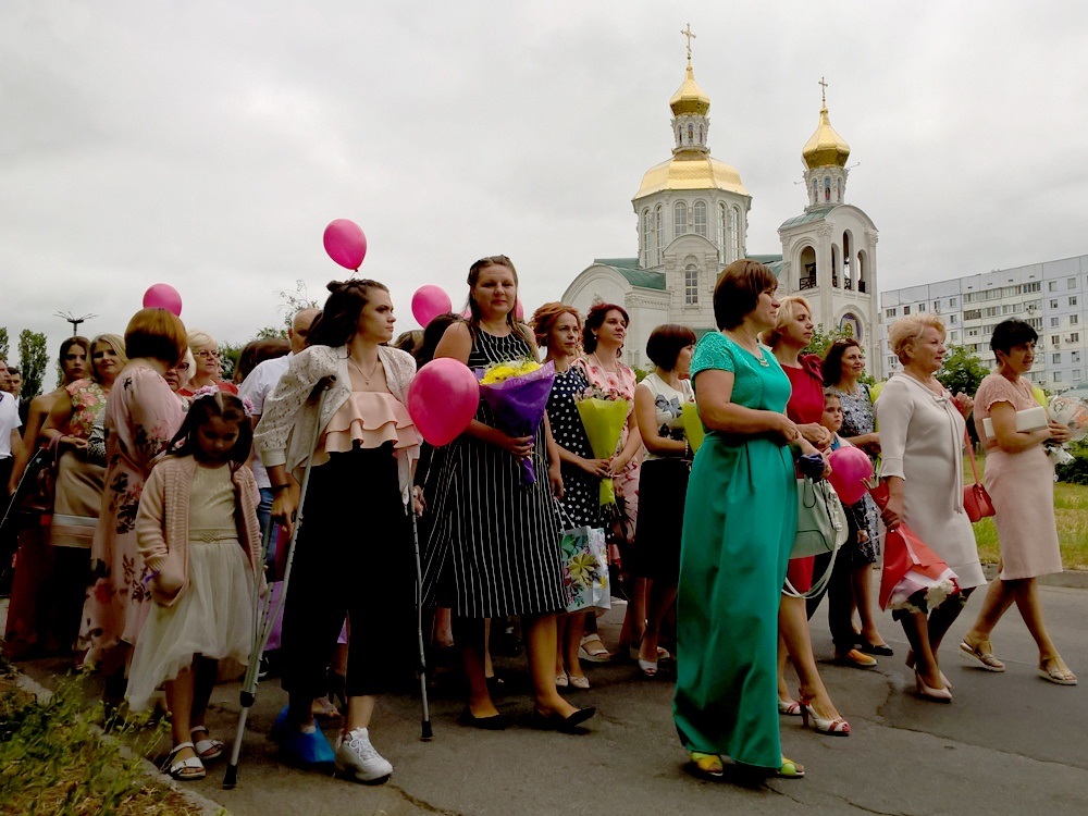 Впізнаєте себе? Архівні фото випускних Південноукраїнська 2005–2019 років